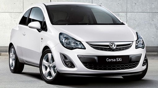white vauxhall corsa sxi alt