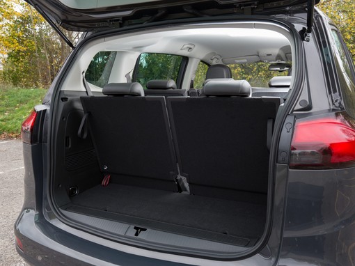 vauxhall zafira luggage capacity alt