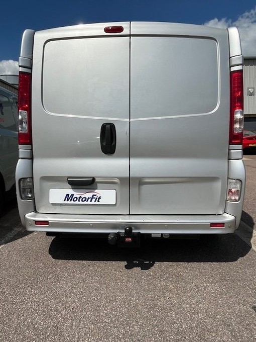 vauxhall vivaro towbar alt