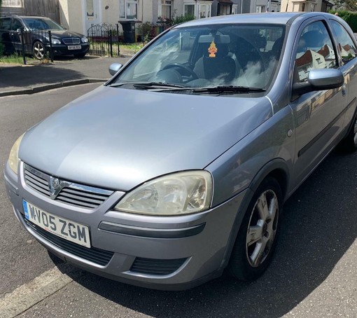 silver vauxhall corsa alt